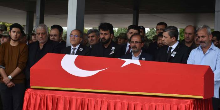 Anne ve babası güçlükle ayakta durdu! Şehit Piyade Üsteğmen Serkan Erkuş, Malatya'da toprağa verildi