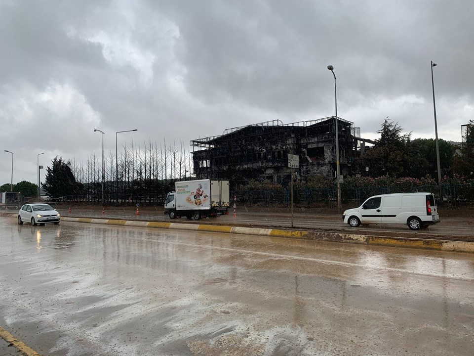 Tuzla'da yanan fabrika çevresinde sarı ve beyaz su tedirginliği! 2