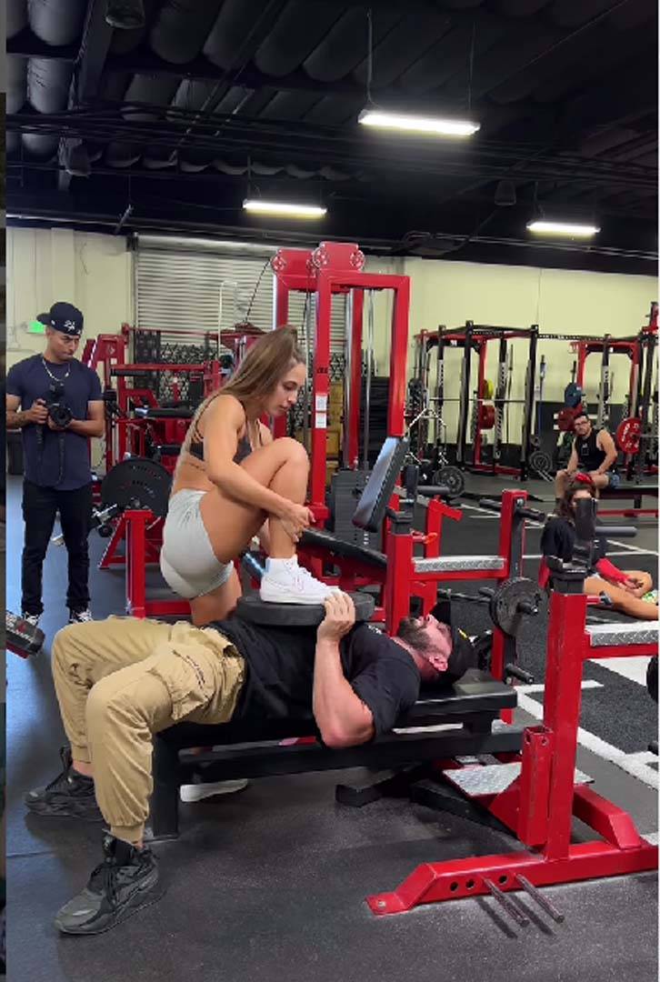 Ünlü spor eğitmeni Bradley Martyn bu defa sınırları fazla zorladı! 4