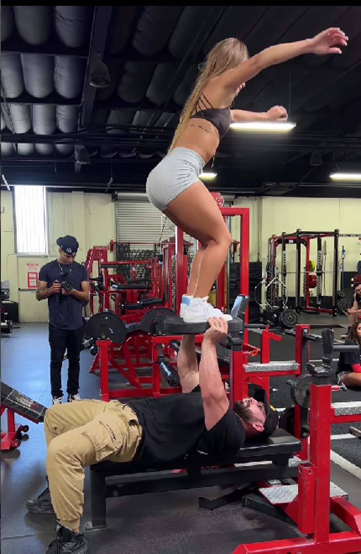 Ünlü spor eğitmeni Bradley Martyn bu defa sınırları fazla zorladı! 5