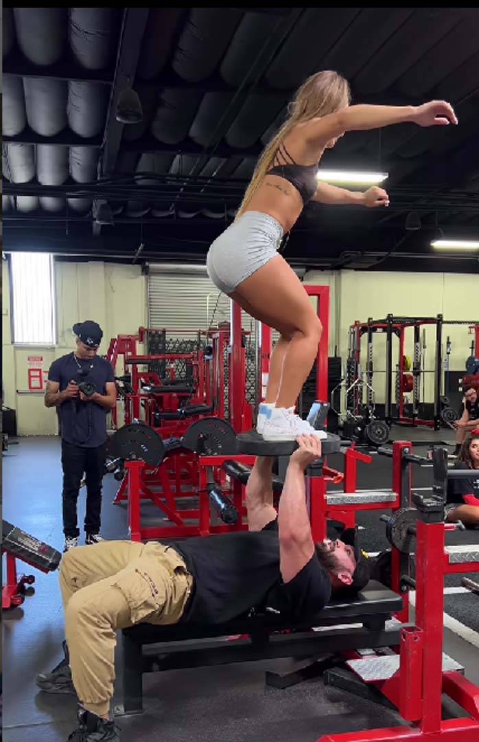 Ünlü spor eğitmeni Bradley Martyn bu defa sınırları fazla zorladı! 8