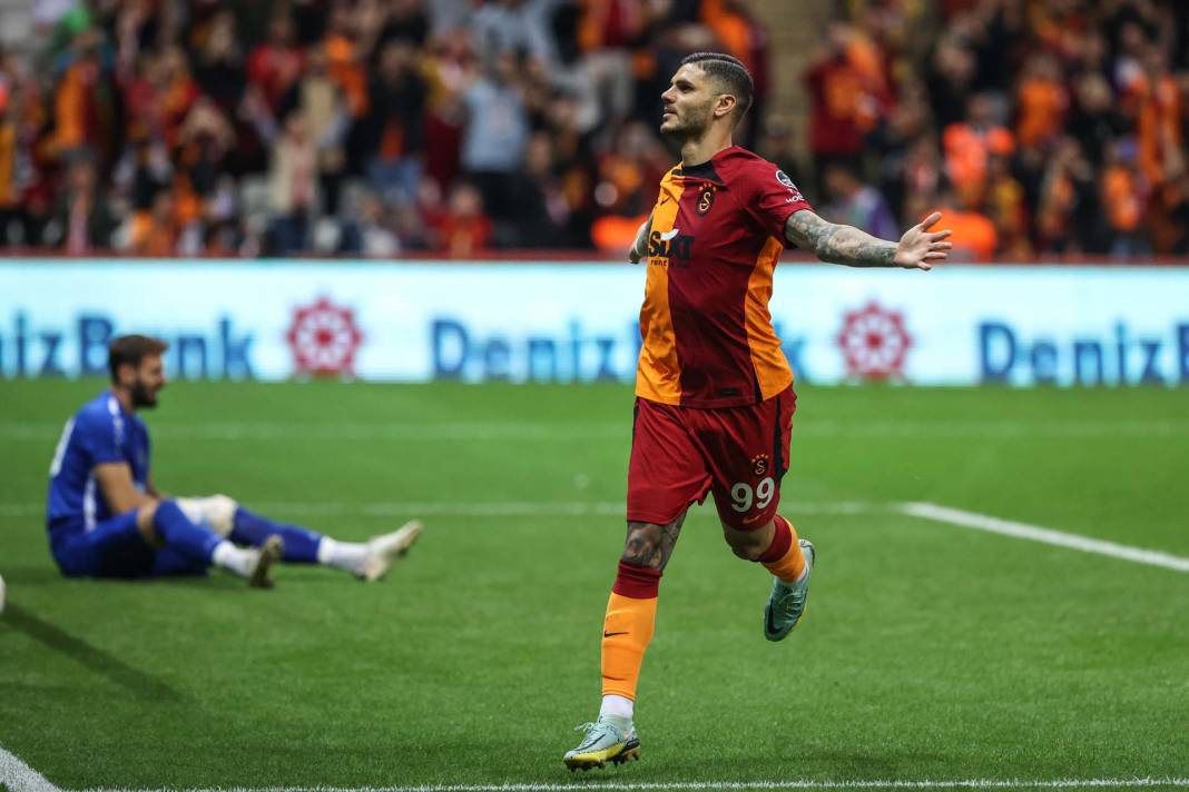 Galatasaray'ın yeni yıldızı Mauro Icardi'den kötü haber! Futbolu bırakacak mı? 4