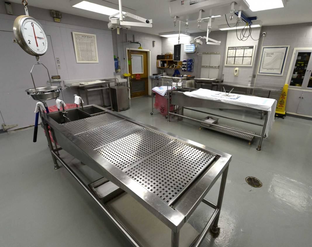 Öldü sanılan adam apar topar morga kaldırıldı! Gerçek saatler sonra ortaya çıktı! Ceset torbasını yırtıp... 9