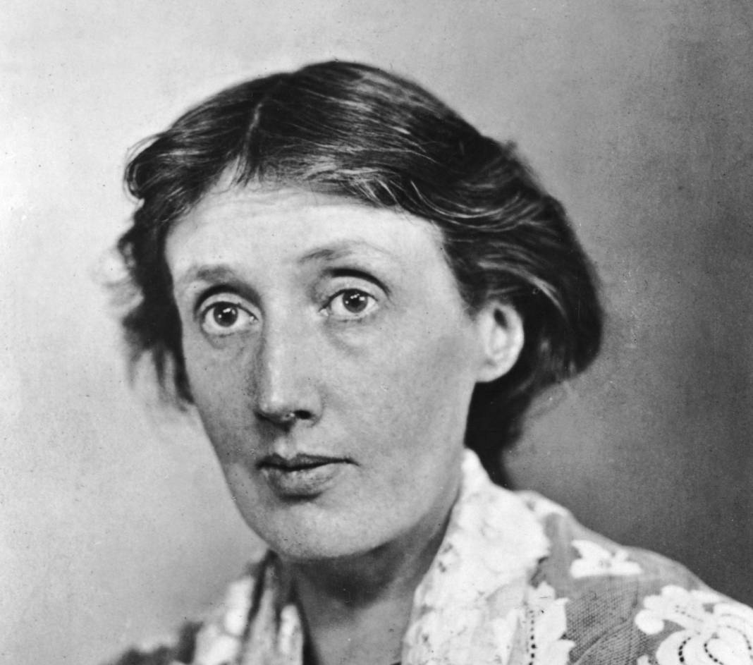 Puslu düşüncelerin yazarı, derin ve hüzünlü bakışların sahibi Virginia Woolf'dan yürek burkan alıntılar... 7