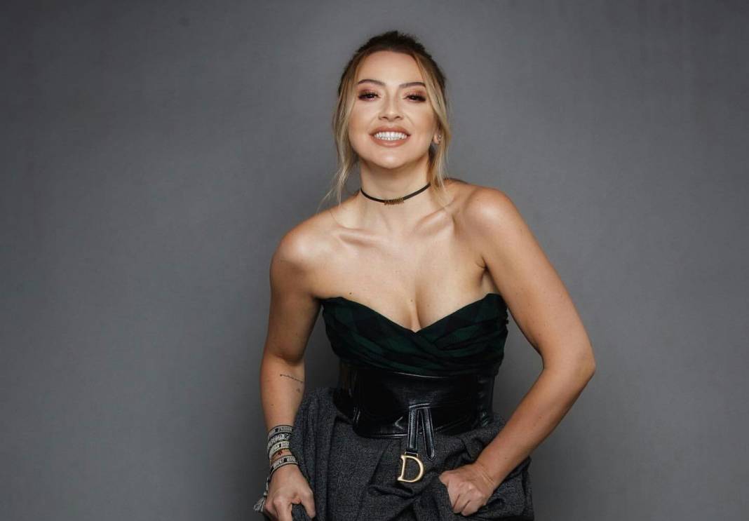 Ünlü şarkıcı Hadise, Seda Bakan'ın doğum gününü kutladı! Hadise'nin doğal tarzı görenleri mest etti! 2