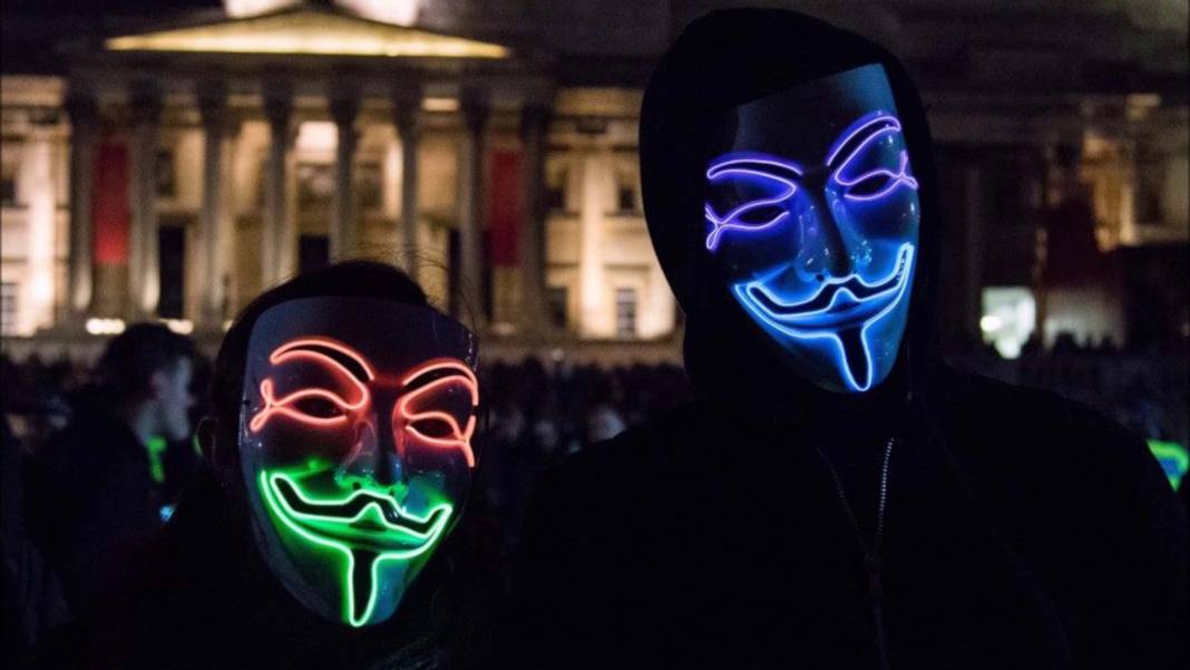 15 yıllık eşinin, geçmişte yaşadığı korkunç olayın başrolü olduğunu öğrendi! Lisedeyken gittiği partide maskeli 2 erkek tarafından... 7