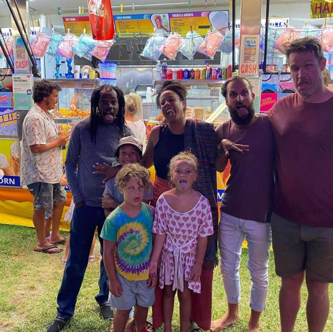 Kocası ve sevgilisiyle aynı evi paylaşıp açık ilişki yaşadığını söyleyen kadından şaşırtan itiraflar! "Bu harika bir şey" 3