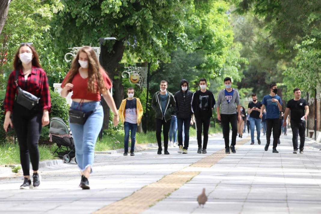 Z kuşağına soruldu! Bu pazar seçim olsa hangi partiye oy verirsiniz? Sonuçlar bir hayli şaşırtıcı! 2