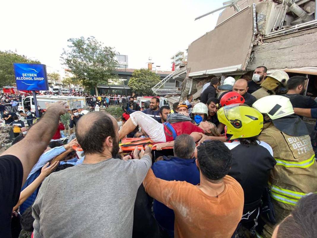 İzmir depremini 2. yılında unutmadık! İşte depremin acı fotoğrafları... 1