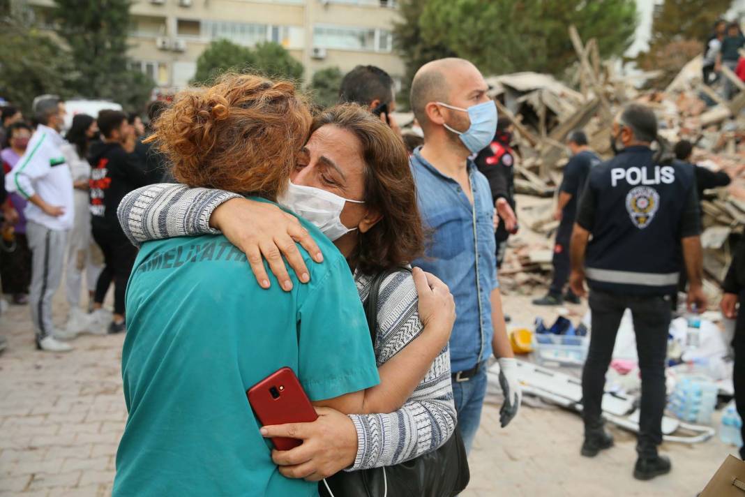 İzmir depremini 2. yılında unutmadık! İşte depremin acı fotoğrafları... 14