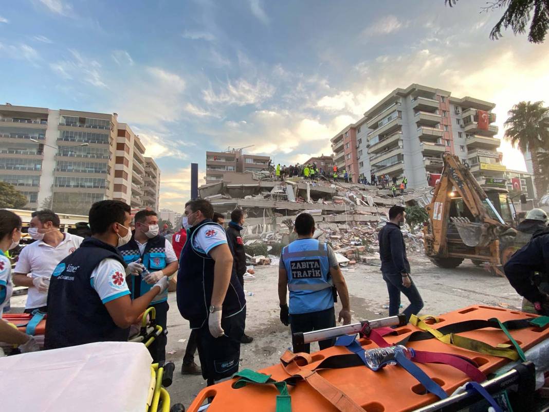 İzmir depremini 2. yılında unutmadık! İşte depremin acı fotoğrafları... 16