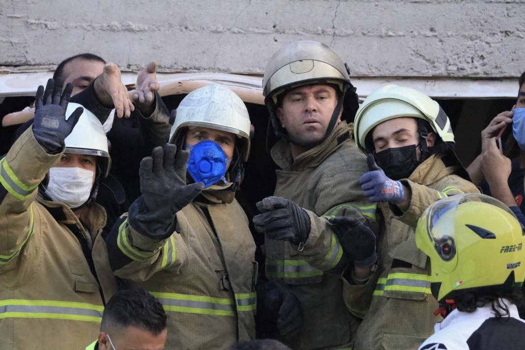 İzmir depremini 2. yılında unutmadık! İşte depremin acı fotoğrafları... 3