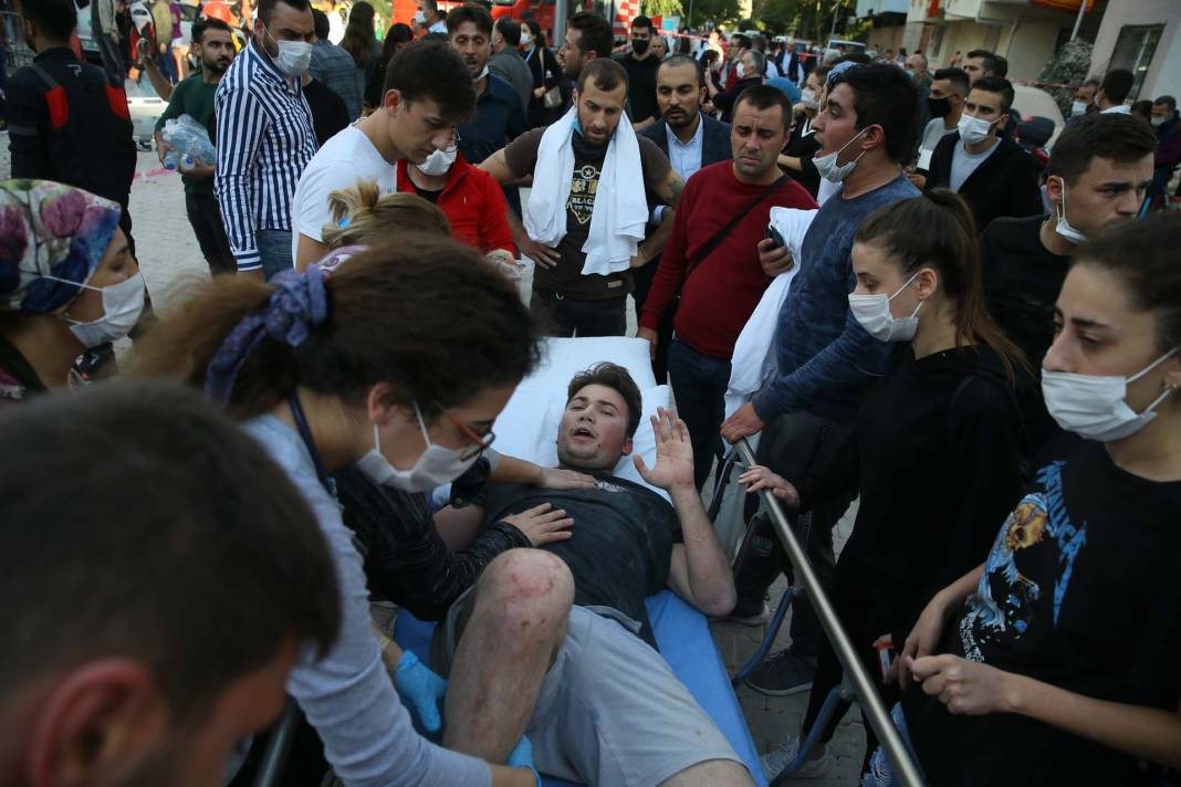 İzmir depremini 2. yılında unutmadık! İşte depremin acı fotoğrafları... 8