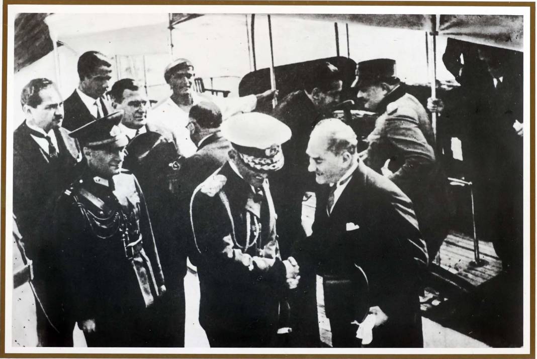 Saat 9'u 5 geçe hayat durdu! Türkiye Atatürk için saygı duruşunda bulundu! Tüyleri diken diken anlar... 125