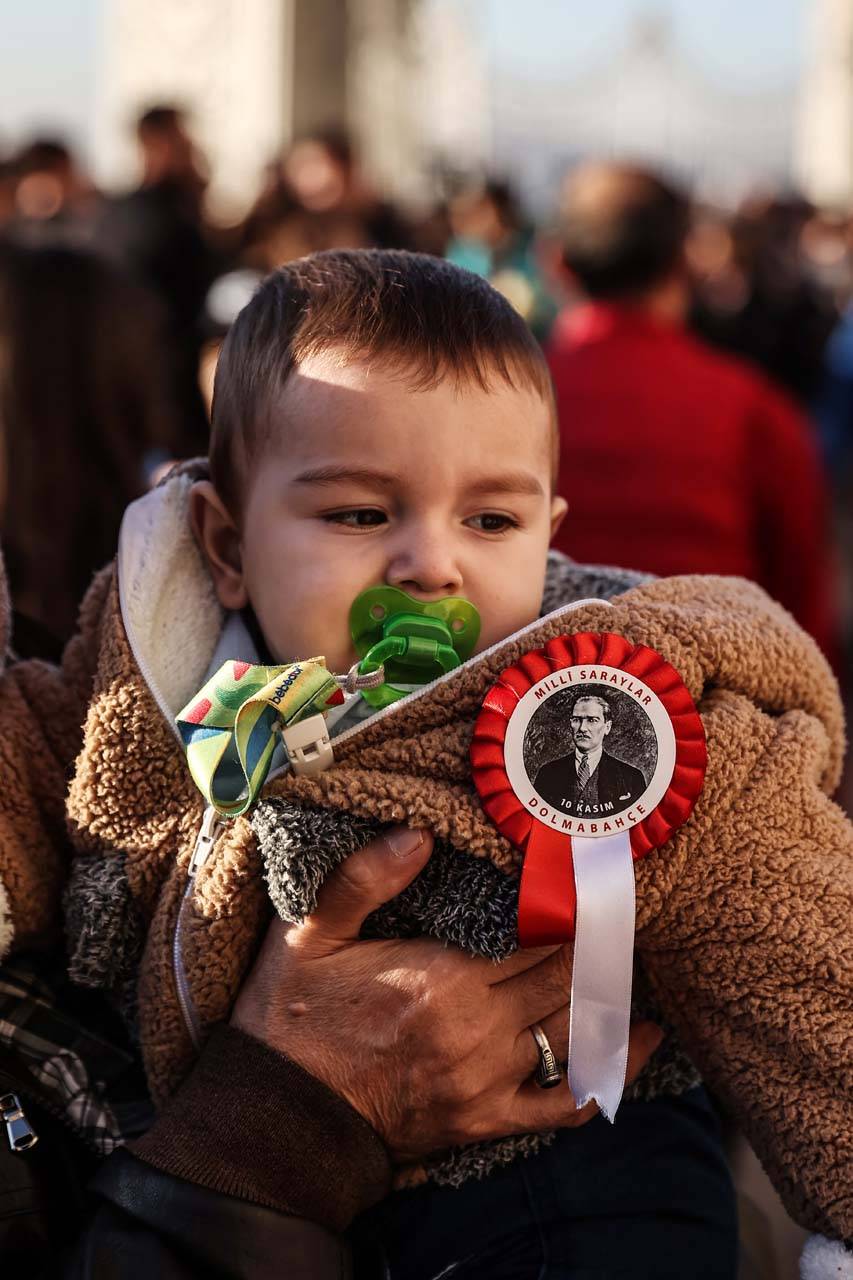 Saat 9'u 5 geçe hayat durdu! Türkiye Atatürk için saygı duruşunda bulundu! Tüyleri diken diken anlar... 45