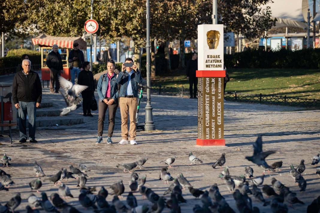 Saat 9'u 5 geçe hayat durdu! Türkiye Atatürk için saygı duruşunda bulundu! Tüyleri diken diken anlar... 65