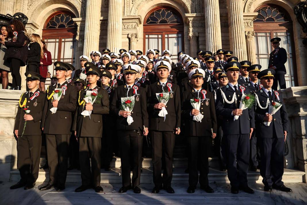 Saat 9'u 5 geçe hayat durdu! Türkiye Atatürk için saygı duruşunda bulundu! Tüyleri diken diken anlar... 78