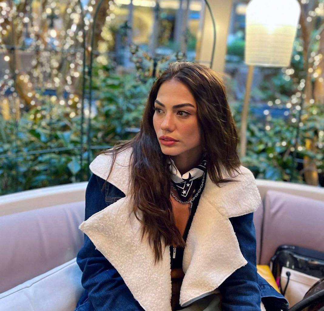 Yeni gelin Demet Özdemir "Evlilik yaramış" dedirtti! Dapdar taytıyla pilates yapan güzel oyuncunun fiziği göz kamaştırdı: "Mankenlerin gözü yaşlı" 2