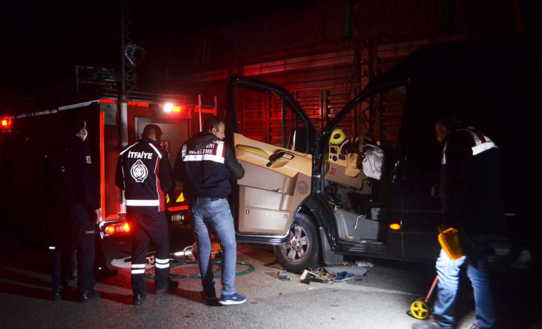 Amasya'da feci kaza! Tiyatro oyuncularını taşıyan minibüs, kamyona çarptı: Ölüler ve yaralılar var 4