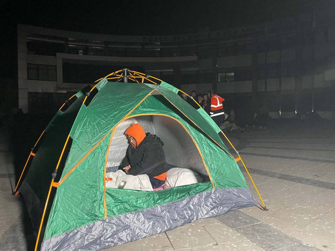 Düzce'nin Gölyaka ilçesinde 5.9 büyüklüğünde deprem! İşte depremin ardından bölgeden fotoğraflar 36