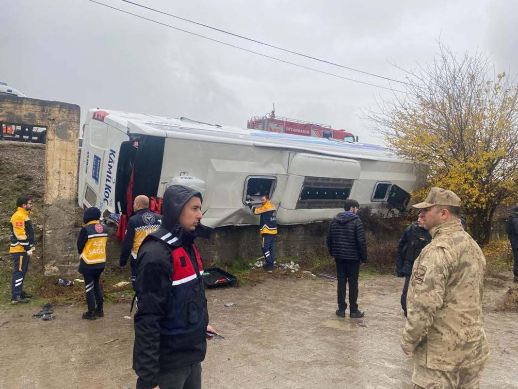 Son dakika | Diyarbakır Bismil'de yolcu otobüsü şarampole devrildi: Çok sayıda yaralı var 7