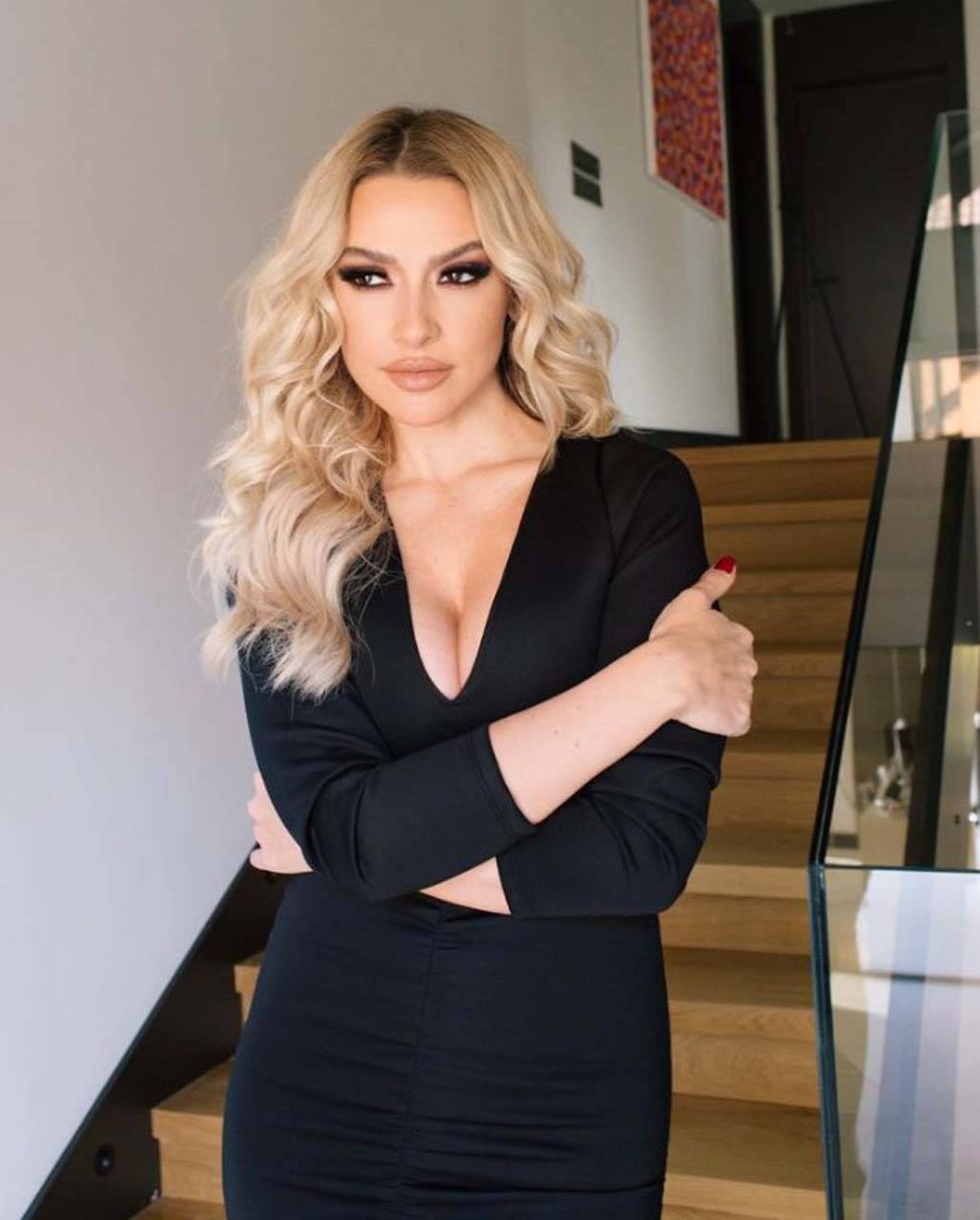 Ünlü şarkıcı Hadise öyle bir fotoğraf paylaştı ki! Sosyal medya alev aldı, takipçileri eleştirdikçe eleştirdi: "O kadar açmasan..." 6