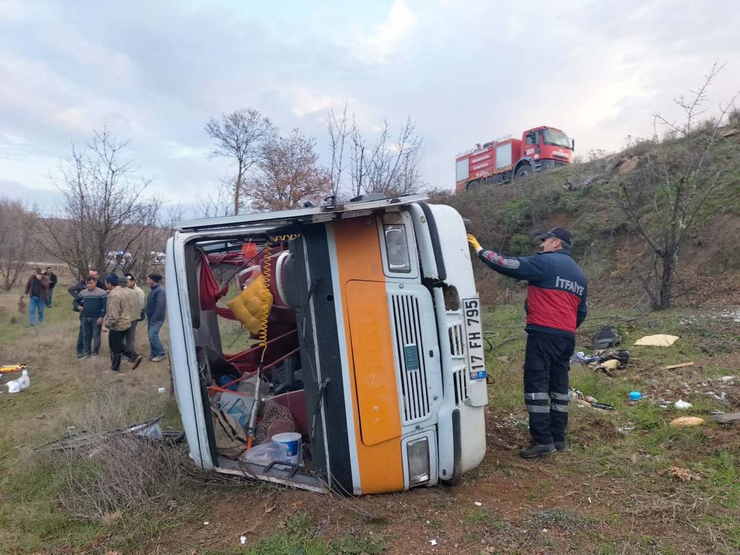 Çanakkale'de işçileri taşıyan minibüs tarlaya uçtu: Uzman erbaş Musa Düşkün öldü, yaralılar var 1