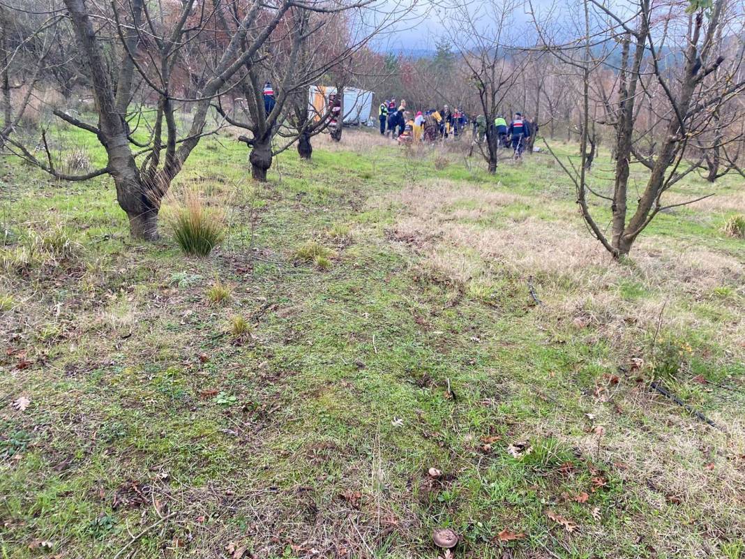 Çanakkale'de işçileri taşıyan minibüs tarlaya uçtu: Uzman erbaş Musa Düşkün öldü, yaralılar var 4