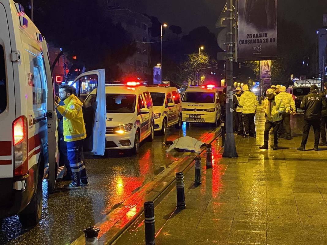 Bağdat Caddesi'nde feci olay! Karşıdan karşıya geçmeye çalışan vatandaş canından oldu 1