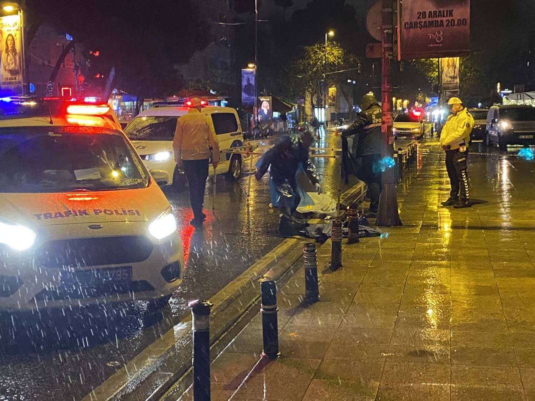 Bağdat Caddesi'nde feci olay! Karşıdan karşıya geçmeye çalışan vatandaş canından oldu 11