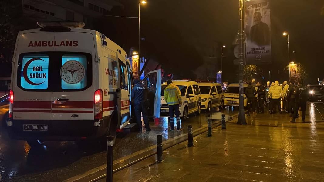 Bağdat Caddesi'nde feci olay! Karşıdan karşıya geçmeye çalışan vatandaş canından oldu 5