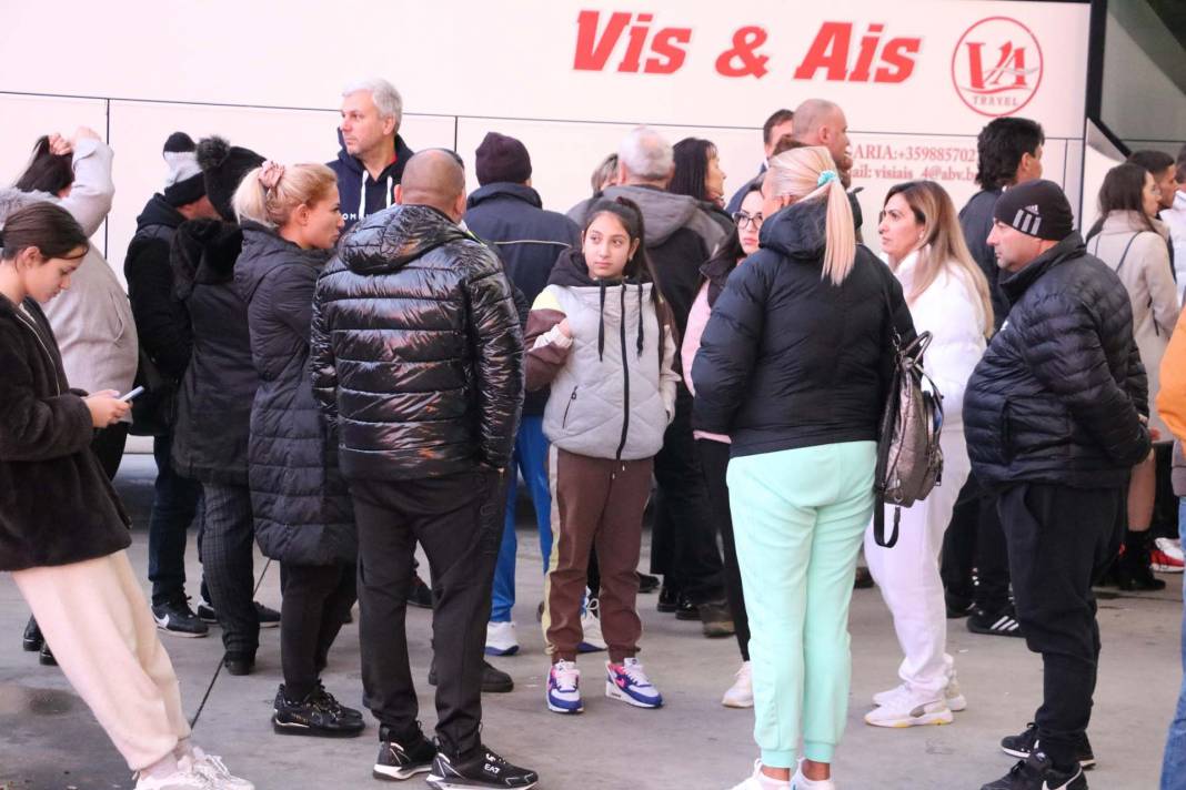 Bulgarlar Edirne'yi akın ediyor! Kapıkule Sınır Kapısı'ndaki araç kuyruğu uzadıkça uzadı 12