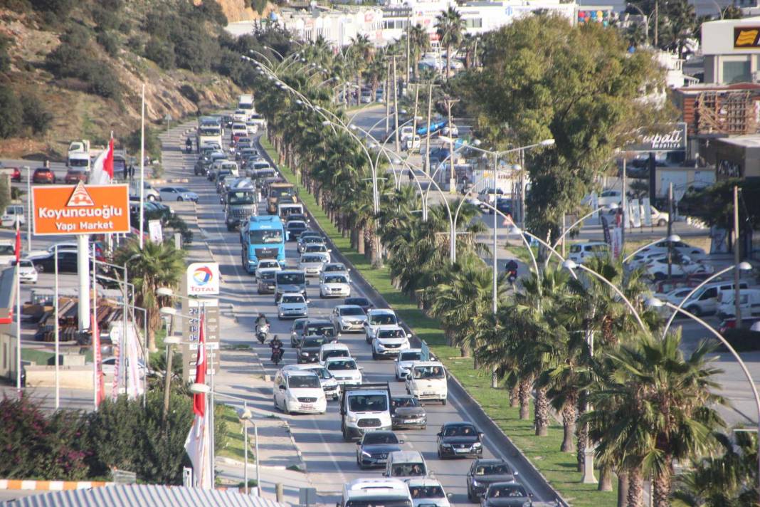 Muğla Bodrum'da yeni yıl yoğunluğu! Binlerce araç ilçeye geldi, denetimler sıklaştı 7