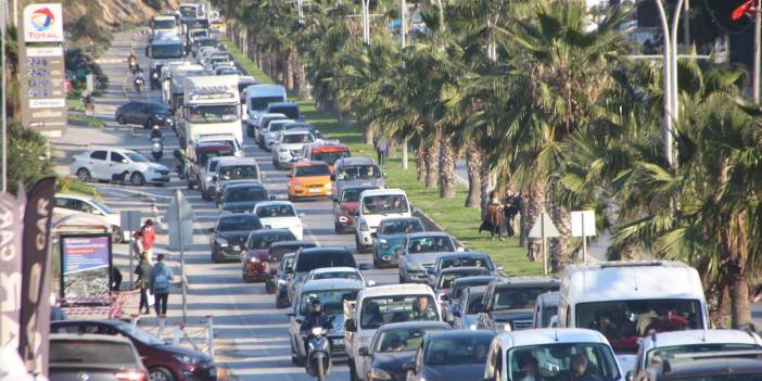 Muğla Bodrum'da yeni yıl yoğunluğu! Binlerce araç ilçeye geldi, denetimler sıklaştı