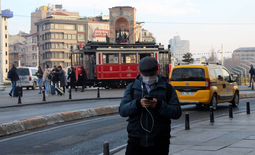 Koronavirüs vakalar artışa geçti! Uzmanlar tedbir uyarısı yaptı: "Maske zorunluluğu geri gelmeli" 1