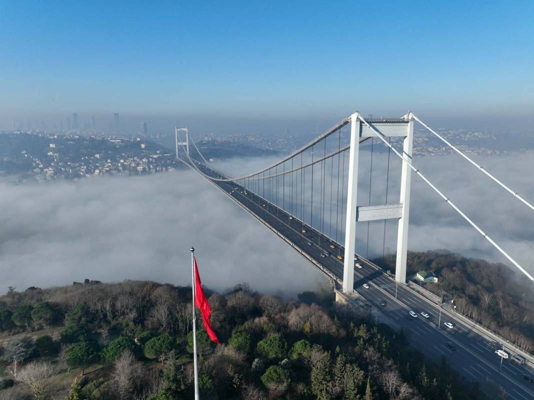 İstanbul'dan sis manzaraları! Fatih Sultan Mehmet Köprüsü yok oldu 11