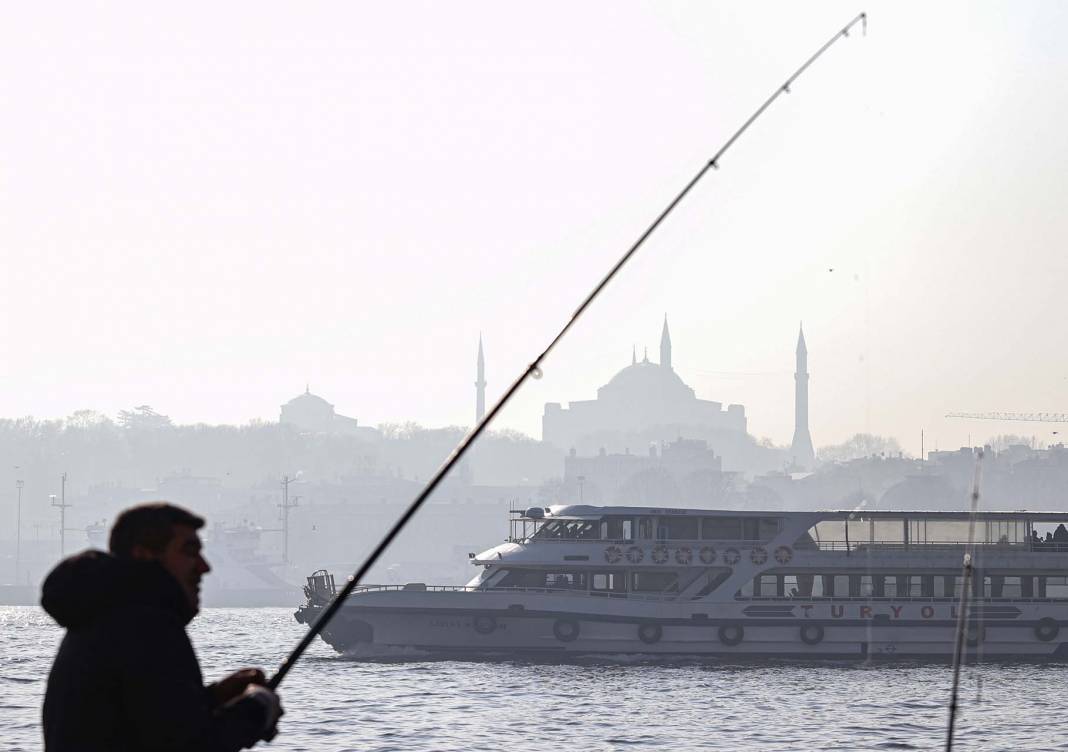 İstanbul'dan sis manzaraları! Fatih Sultan Mehmet Köprüsü yok oldu 20