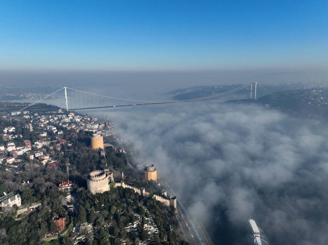 İstanbul'dan sis manzaraları! Fatih Sultan Mehmet Köprüsü yok oldu 4