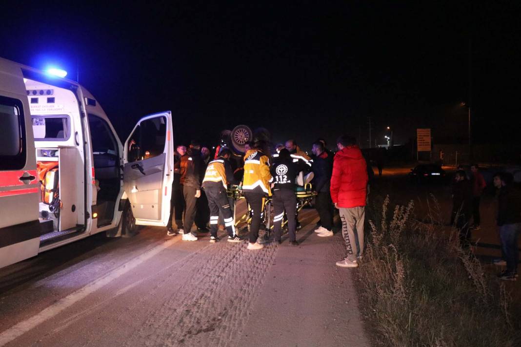 Sakarya'nın Erenler ilçesinde feci kaza! Hafif ticari araçla motosiklet çarpıştı: 1 ölü,1 yaralı 6