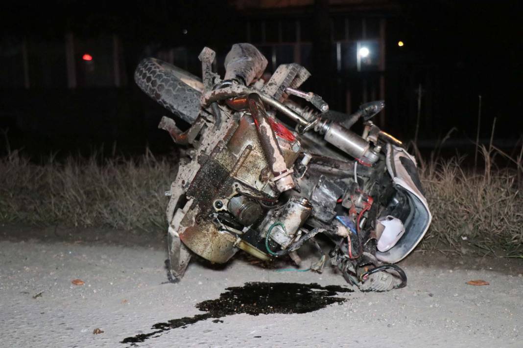 Sakarya'nın Erenler ilçesinde feci kaza! Hafif ticari araçla motosiklet çarpıştı: 1 ölü,1 yaralı 9