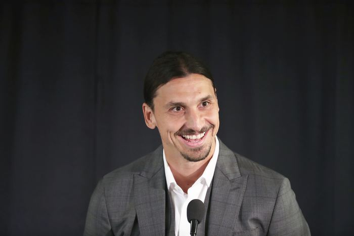 Zlatan Ibrahimovic'in heykeli dikildi 2