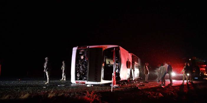 Diyarbakır Silvan'da can pazarı! Yolcu otobüsü devrildi: Ölüler ve yaralılar var