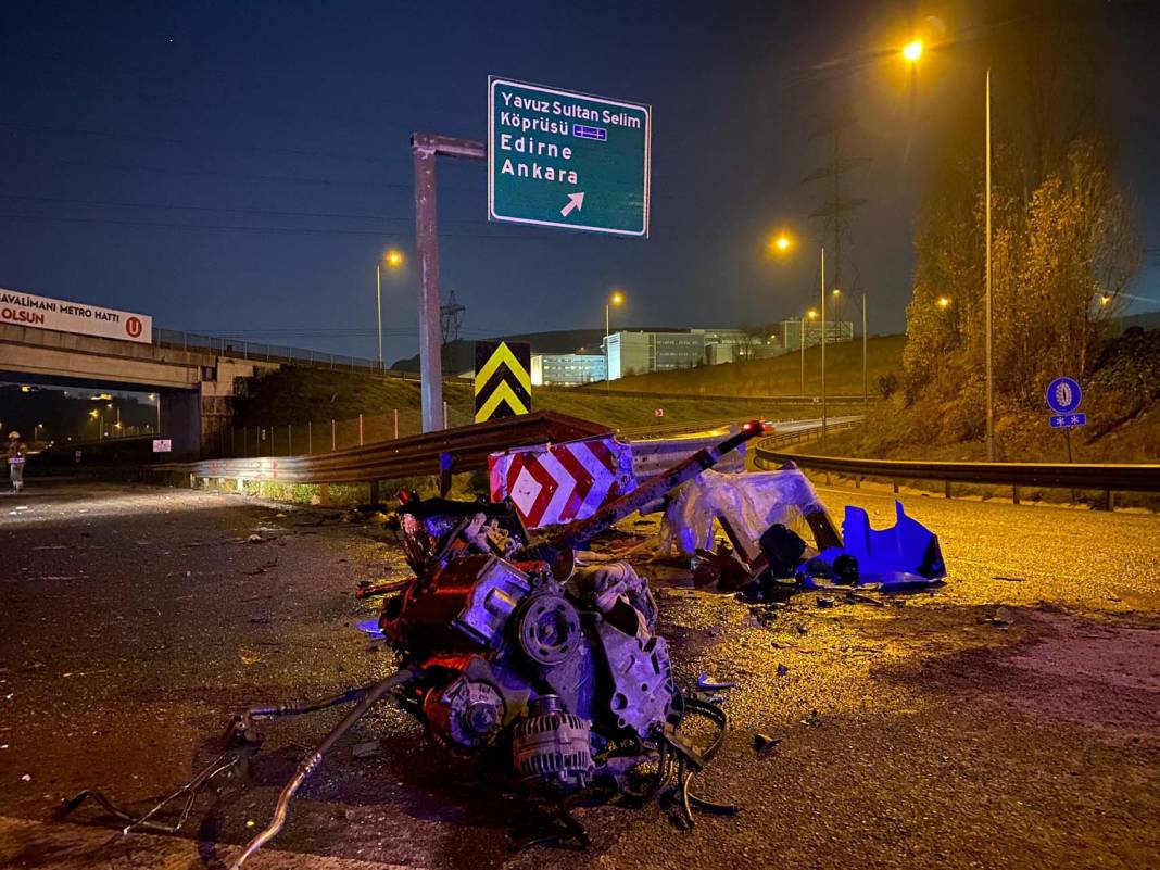 İstanbul Çekmeköy'de feci kaza! Otomobil bariyere çarptı, motoru yola fırladı: Ağır yaralılar var 4