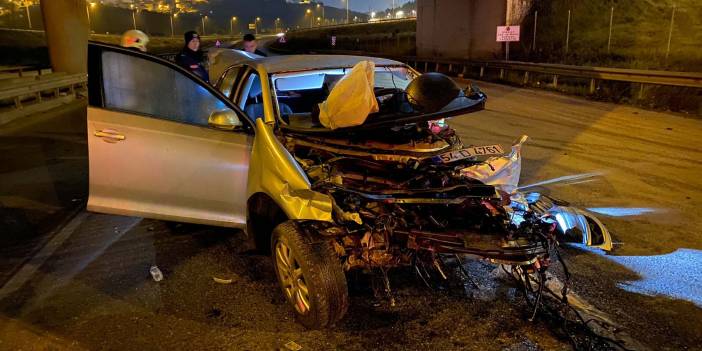 İstanbul Çekmeköy'de feci kaza! Otomobil bariyere çarptı, motoru yola fırladı: Ağır yaralılar var