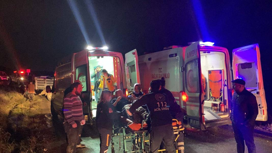 Tekirdağ Çorlu'da can pazarı! Kamyonet ile işçileri taşıyan minibüs kafa kafaya çapıştı: Ölü ve çok sayıda yaralı var 1