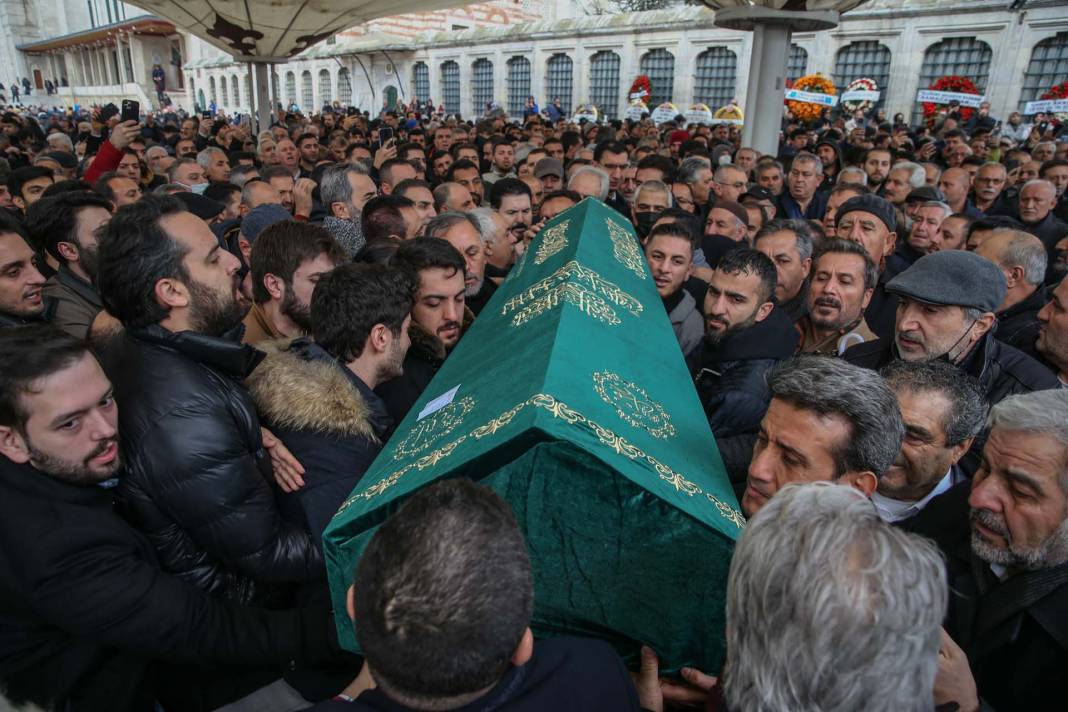 Ölümüyle sevenlerini yasa boğmuştu! Burhan Çaçan, cenaze töreniyle son yolculuğuna uğurlandı 12