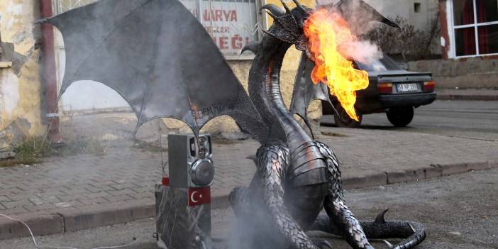 Görenler gözlerine inanamıyor! 4 ay uğraşıp alev püskürten ejderha tasarladı