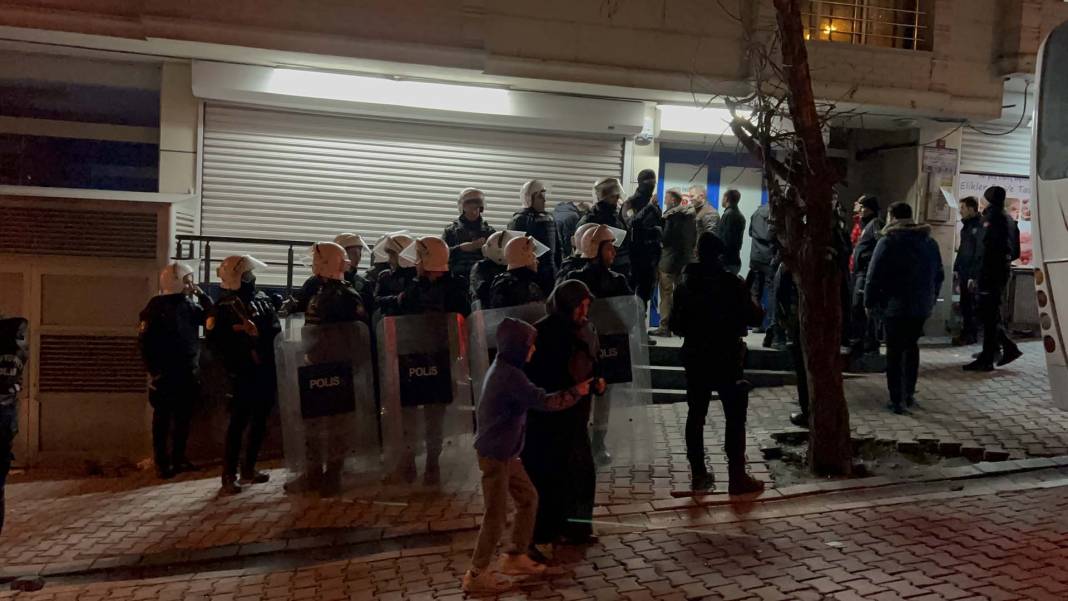 İstanbul Esenyurt'ta market çalışanı ile müşteri kavga etti! Olayı duyan müşterinin yakınları ortalığı birbirine kattı! 4