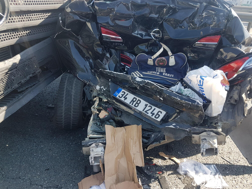TEM Otoyolu'nda feci kaza! 4