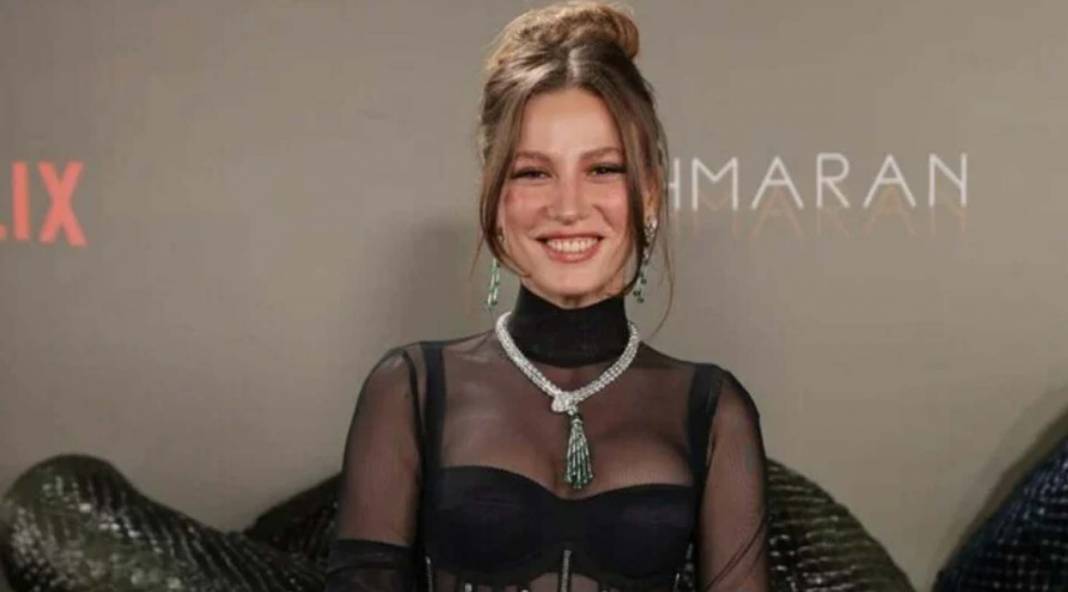 Serenay Sarıkaya'nın yeni dizisi  Şahmaran'ın galasında taktığı mücevherlerin servet değerinde olduğu ortaya çıktı! 5